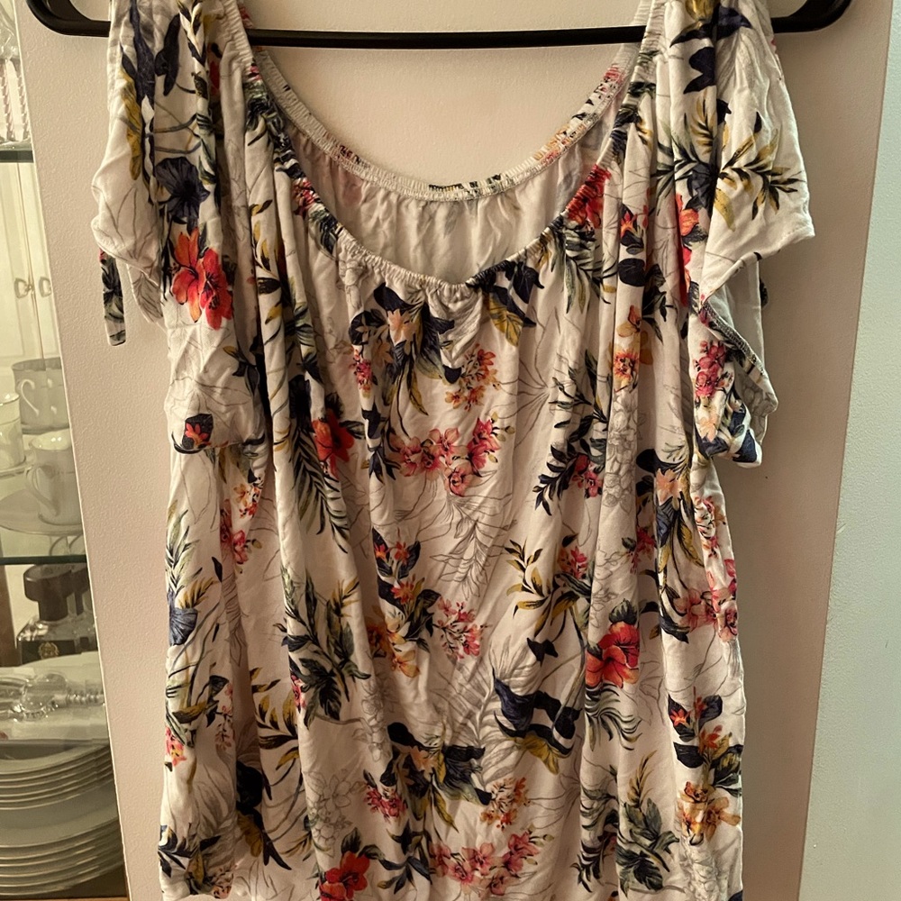 This floral blouse great for the summer or spring look